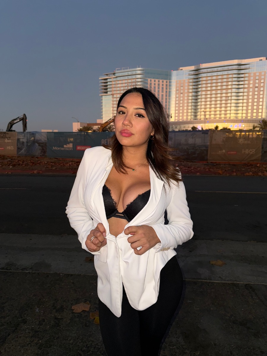 Take a pause and enjoy Ali Cruz — streaming from Seattle