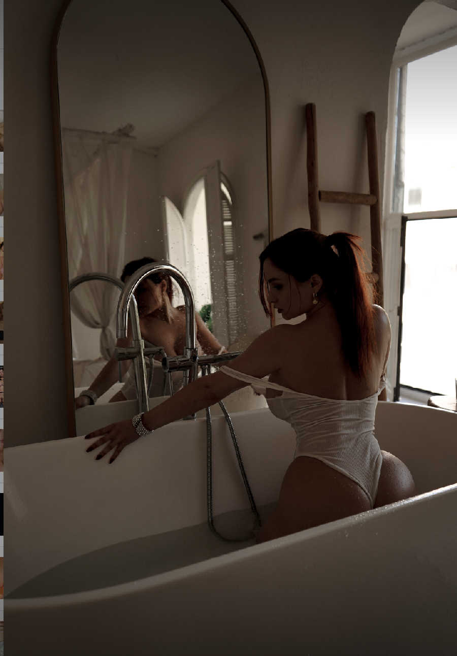 A playful frame from Miranda Faith nude — online in Seattle