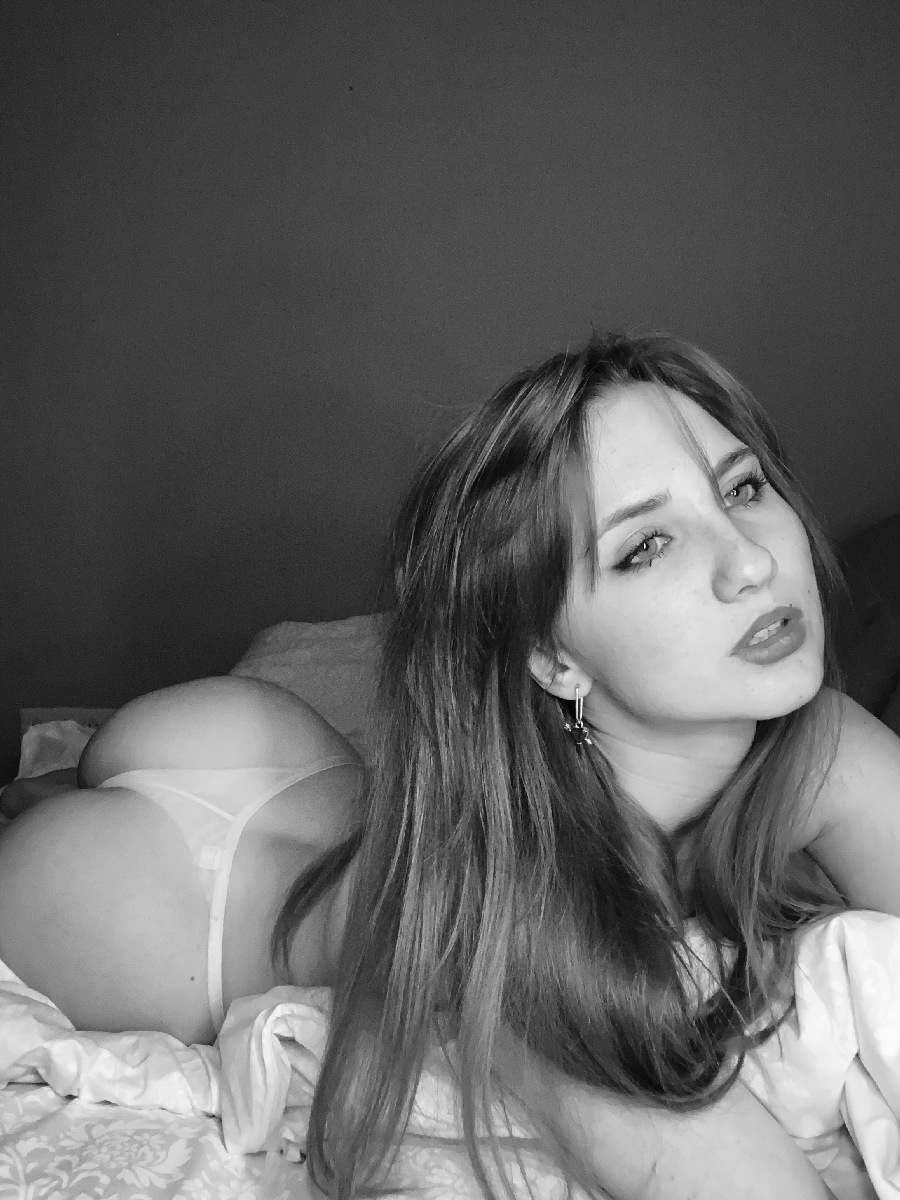 Take a pause and enjoy Nata nude — streaming from Seattle