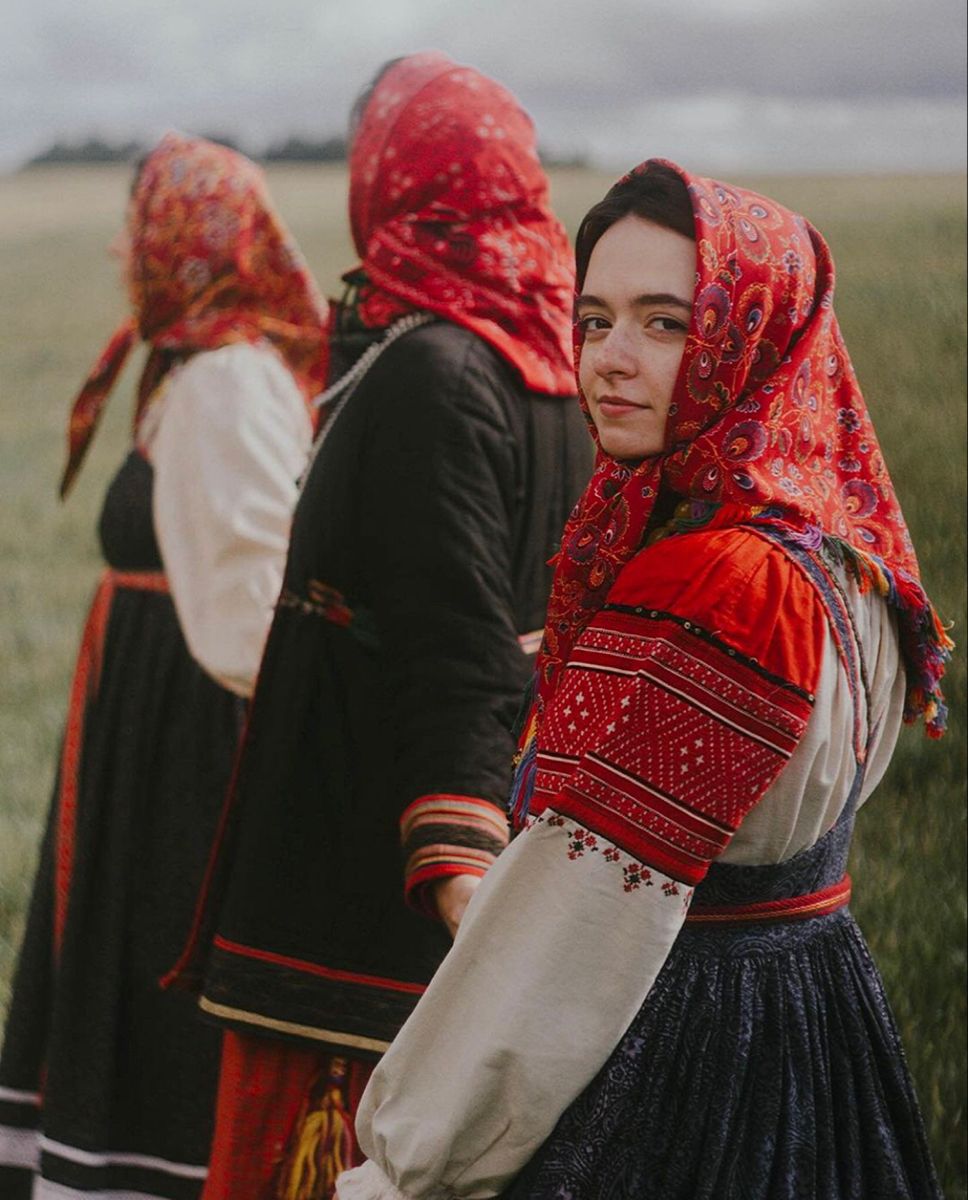Women in Slavic costumes in Seattle