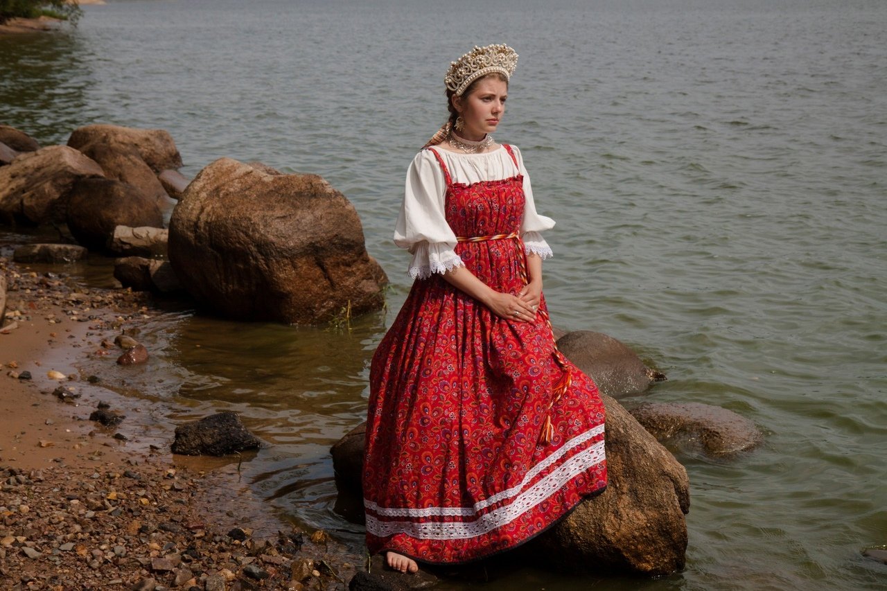 Women in Slavic costumes in Seattle