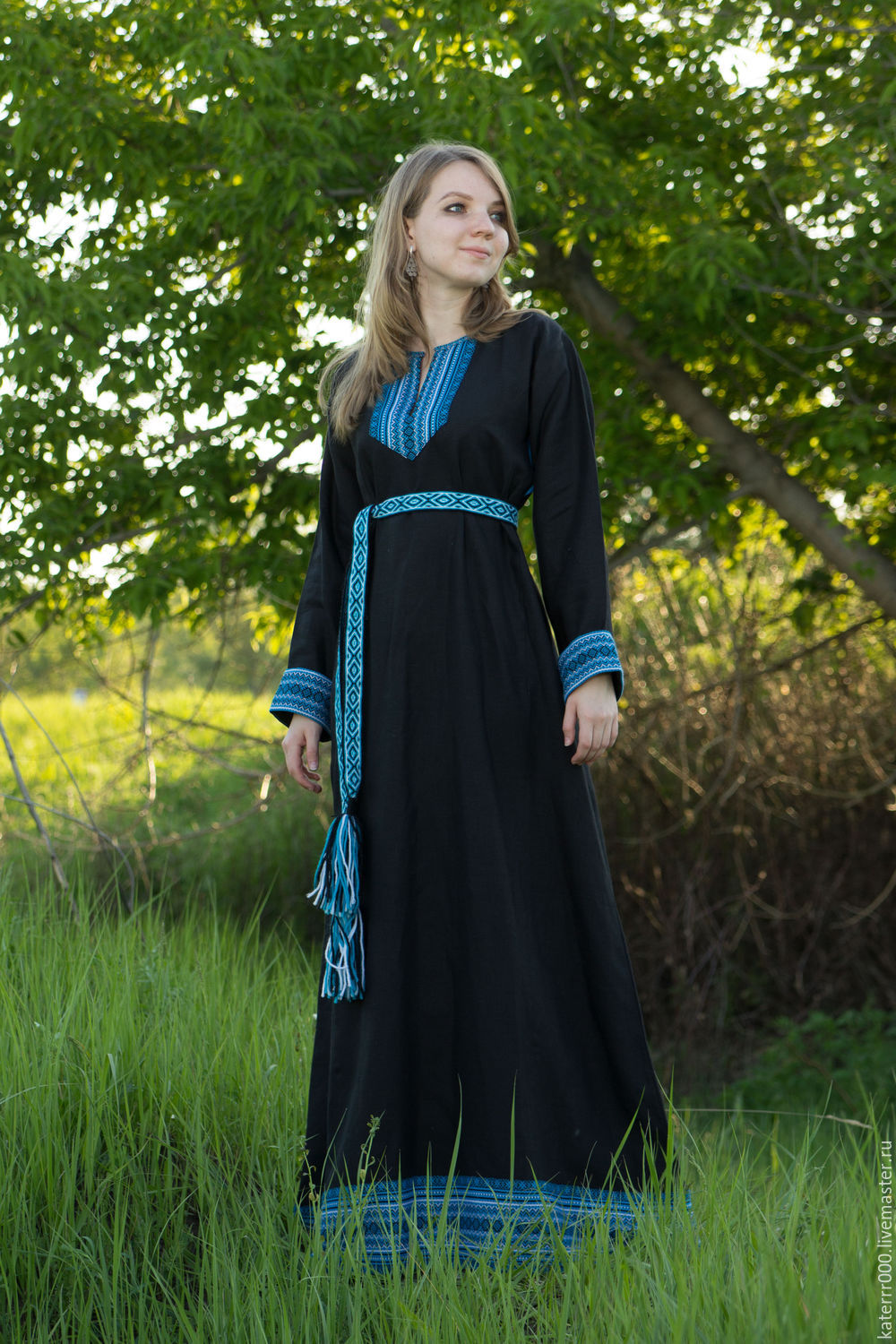 Women in Slavic costumes in Seattle