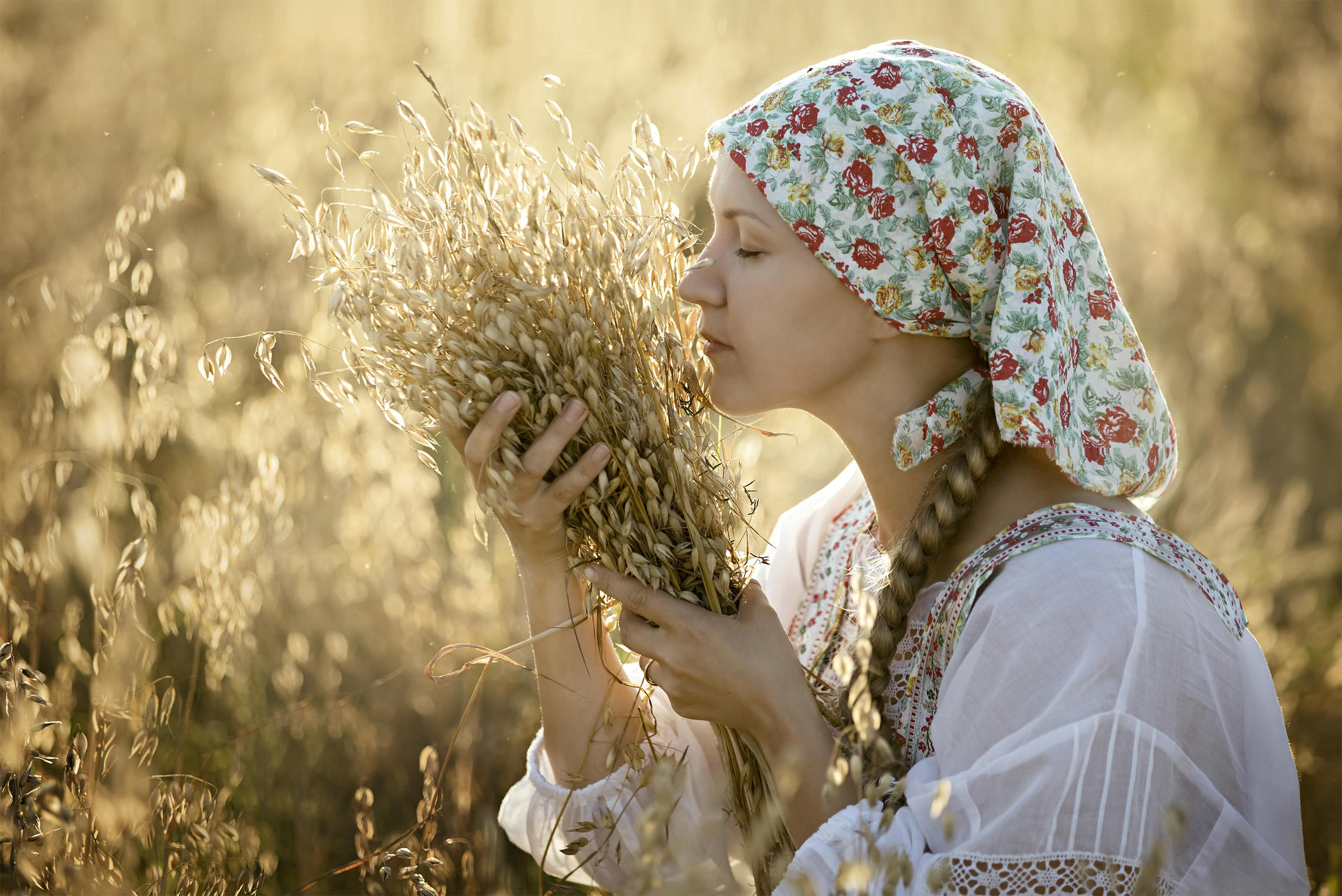 Photo Women in Slavic costumes in Seattle